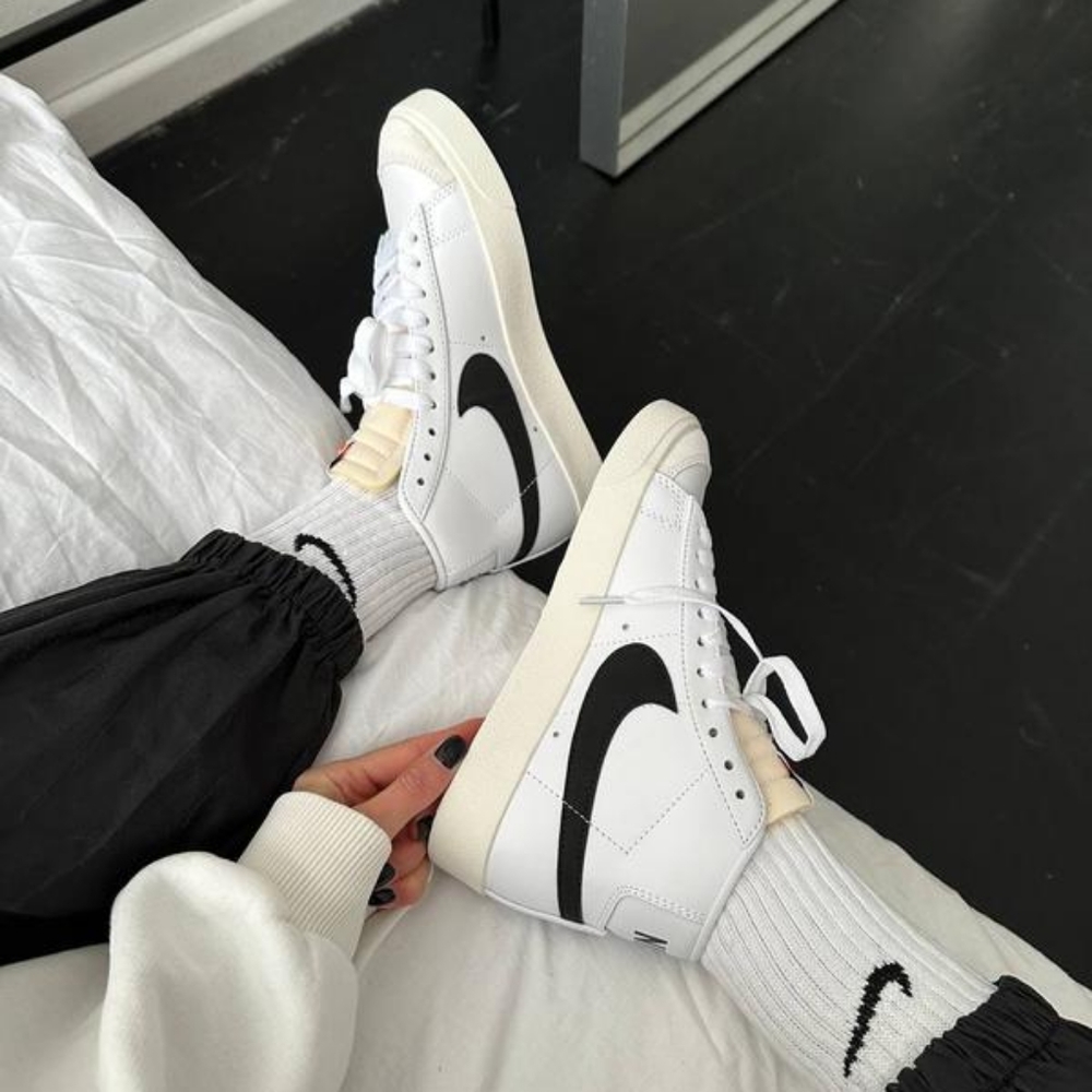 NIKE blazer mid 77